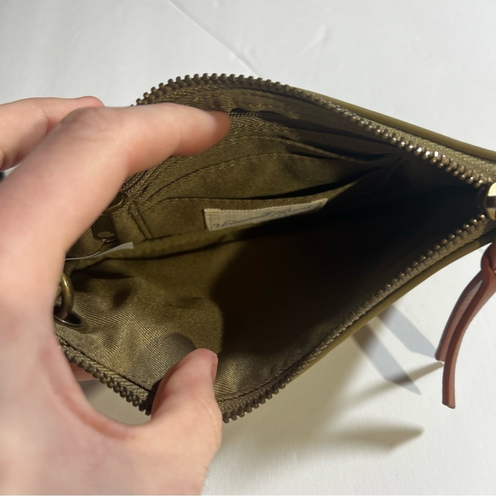 Universal Thread Co. Small Clutch Wristlet Matte Green - Picture 5 of 6